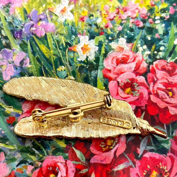 Vintage SIGNED GERRY’s Gold Toned Double Feather Broach - Picture 4 of 6